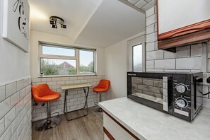 Interior - House - Sleeps 10 - Parking - Garden (Colchester)