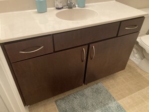 Shower - Lovely 1 bedroom space (Charlotte)