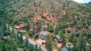 Exterior - 5 bd 4 bth, AC, fireplace, hikes, waterfalls, salt water hot tub, walk to town!  (Green Mountain Falls)