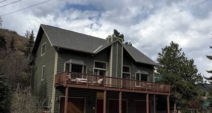 5 bd 4 bth, AC, fireplace, hikes, waterfalls, salt water hot tub, walk to town!