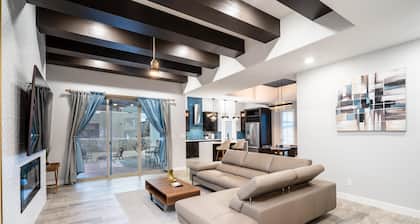 VILLA WITH MASTER SUITE CLOSE TO SHOPPING 4 BR 3BA