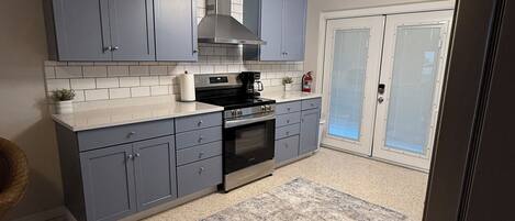 Frigorífic, microones, forn i placa de cuina