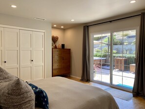 2 bedrooms, desk, free WiFi, bed sheets - Mesa Family Home - In walking distance to beaches, parks, shops, and restaurants (Santa Barbara)