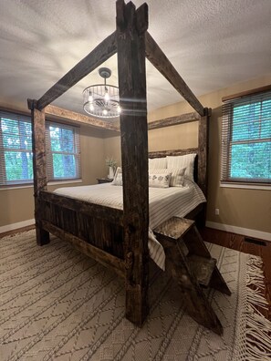 3 bedrooms, iron/ironing board, travel cot, free WiFi