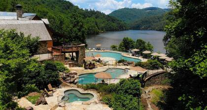 NEW! Movie Theater, Pool Table, Hot Tub and MORE in Bear Lake Reserve!!