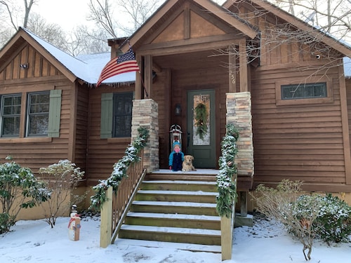 NEW High-Speed WiFi! Movie Theater, Pool Table & Hot Tub in Bear Lake Reserve!!