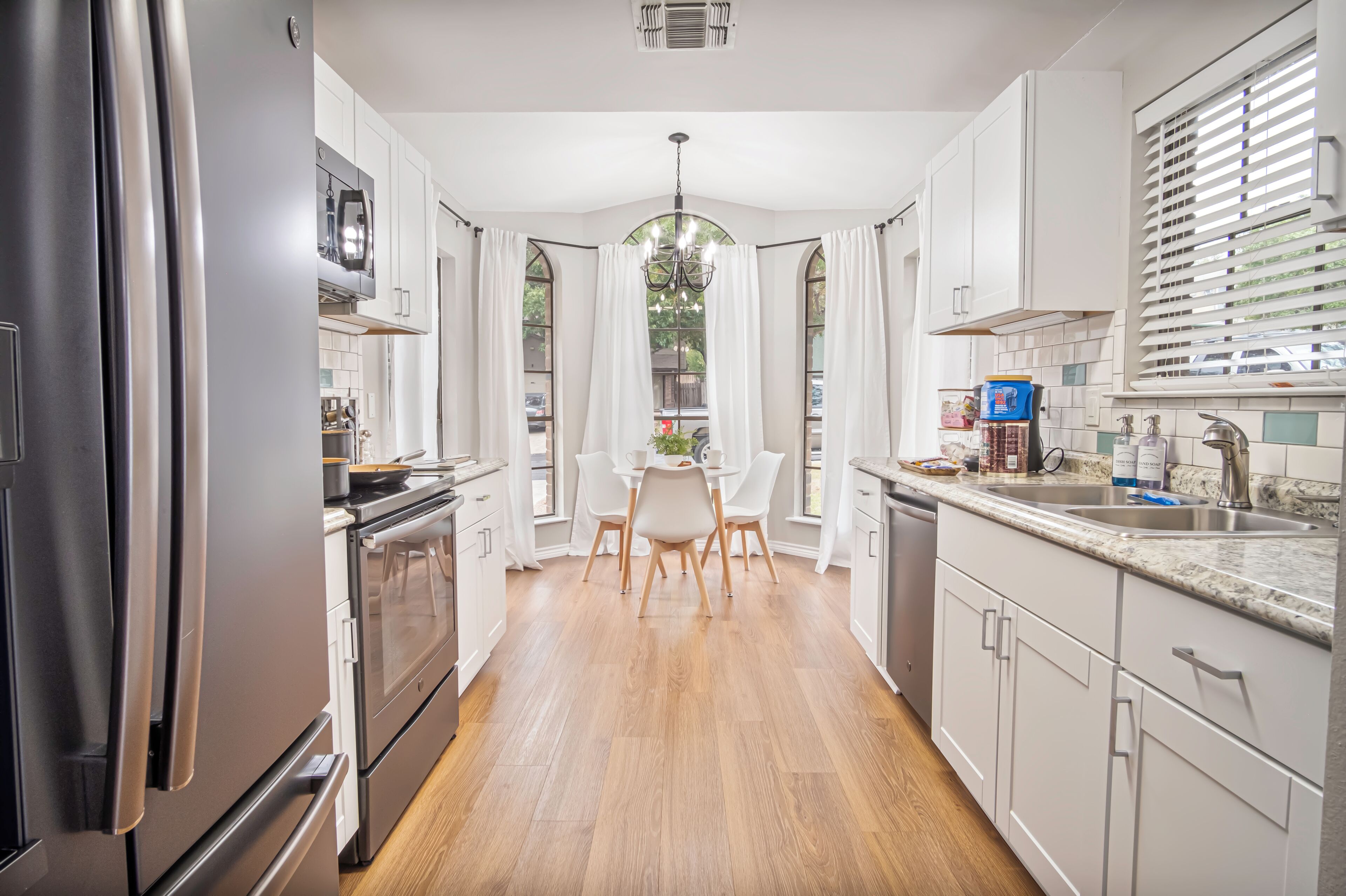 ثلاجة، ميكروويف، فرن، موقد طهي مسطح