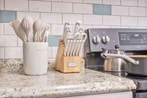 Kylskåp, mikrovågsugn, ugn och spishäll