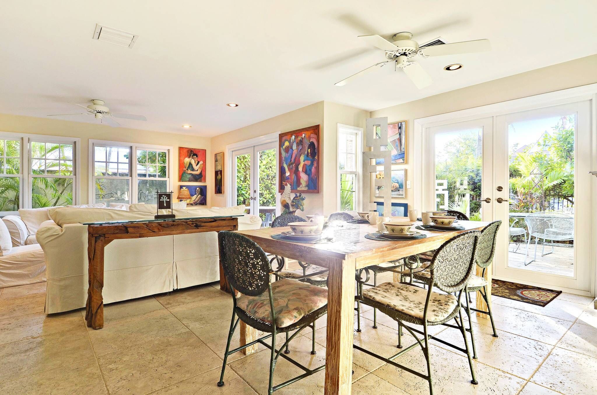 Artist Garden by AvantStay | Great Location w/ Balcony, Shared Pool & BBQ!