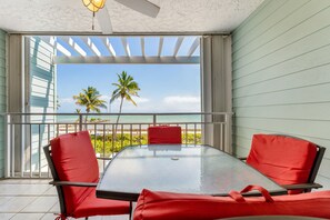 Outdoor dining - Brisa Del Mar by AvantStay | Communal Pool | Gated Community | Ocean Front (Key West)