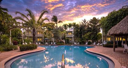 Coral Villa by AvantStay | Close 2 DT Key West | Shared Pool & Patio!