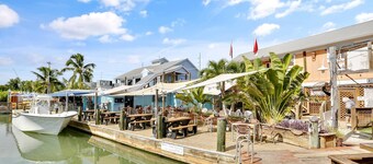 Coral Villa by AvantStay | Close 2 DT Key West | Shared Pool & Patio!