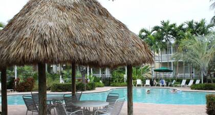 Coral Villa by AvantStay | Close 2 DT Key West | Shared Pool & Patio!