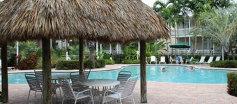 Coral Villa by AvantStay | Close 2 DT Key West | Shared Pool & Patio!