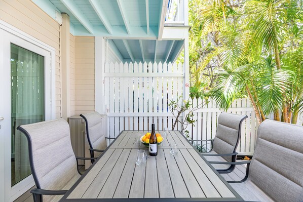 Outdoor dining - Linger Longer by AvantStay | Key West Walkable | Gated Community, Shared Pool (Key West)