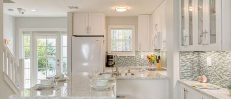 Fridge, oven, stovetop, dishwasher