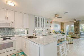 Frigorifero, forno, piano cottura, lavastoviglie