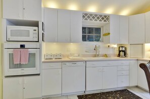 Kühlschrank, Ofen, Herdplatte, Geschirrspüler