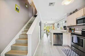 Fridge, oven, stovetop, dishwasher