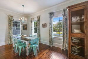 Dining - Lighthouse Villa by AvantStay | Southernmost Point w/ Pool, Patio | Long Stays (Key West)