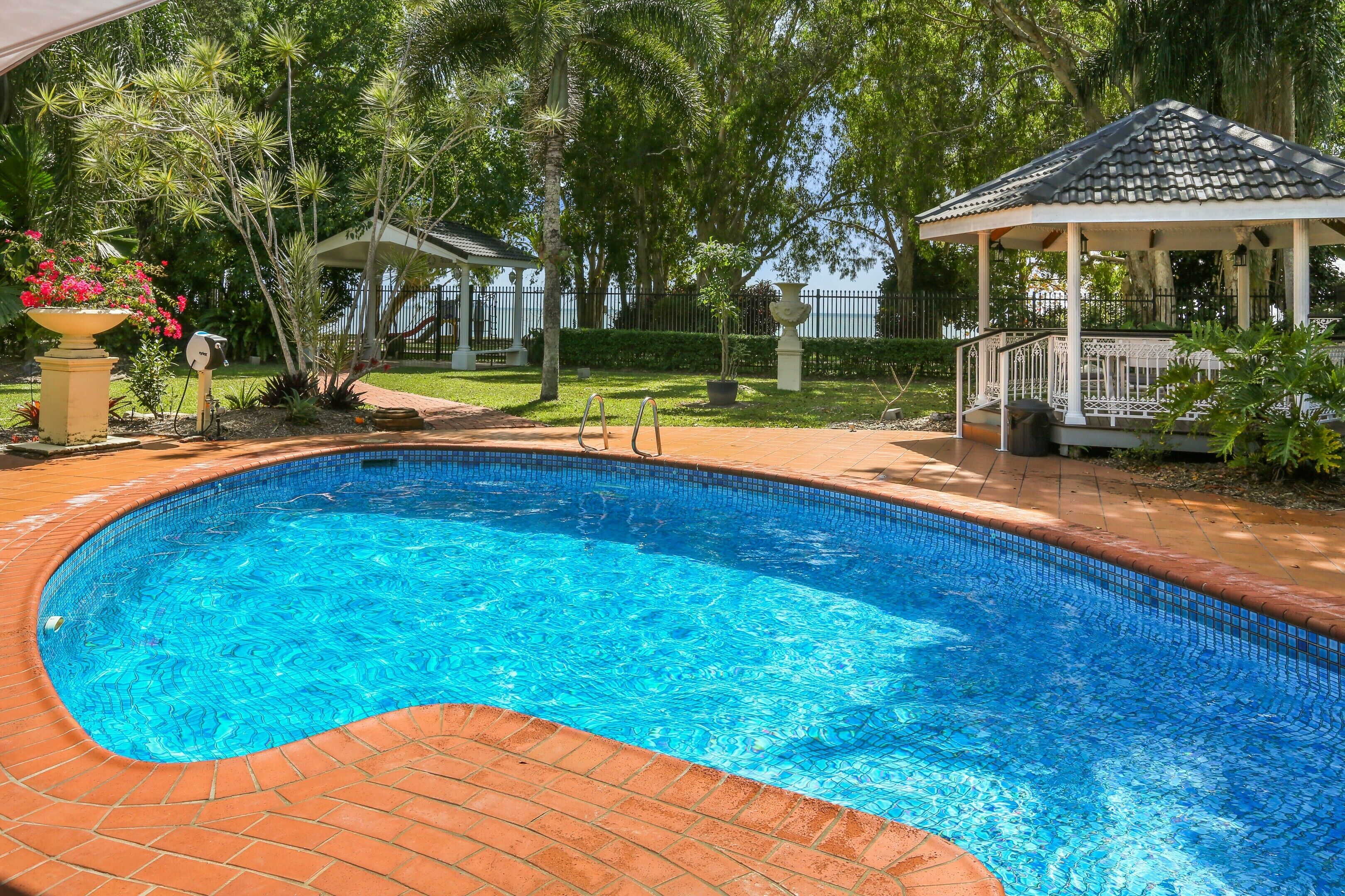 Stunning 4 Bedroom Beachfront Luxury Holiday Home