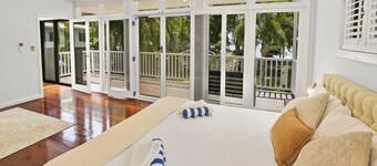 Willow Garden Stays Cairns - Beachfront Luxury Home