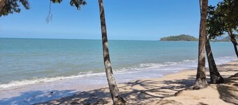 Willow Garden Stays Cairns - Beachfront Luxury Home