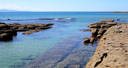 Fishery Road Cottage - Newly Renovated - Pet Friendly - 2 Mins Walk to Beach