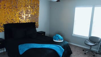 1 habitación, caja de seguridad en la habitación y escritorio