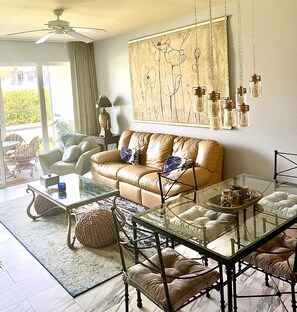 Smart TV, DVD player, books, offices - NEW-AMAZING LOCATION: Pool, Golf, minutes from Old Naples and Marco Island! (Naples)