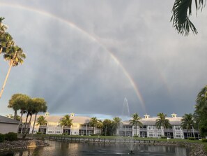 Exterior - NEW-AMAZING LOCATION: Pool, Golf, minutes from Old Naples and Marco Island! (Naples)