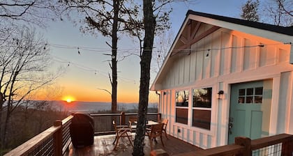 Luxury, Secluded Mountain Top Treehouse with Views and Hot Tub!