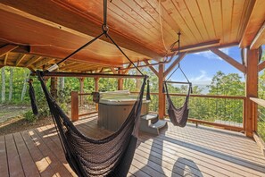 Terrace/patio - Pisgah Perfect-Hot tub and Views! (Rosman)