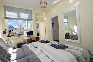 1 habitación, tabla de planchar con plancha, wifi y ropa de cama