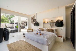 4 bedrooms, in-room safe, iron/ironing board, free WiFi