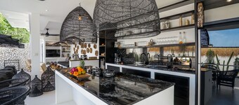 Luxury 4BR Private Villa within walking distance to the Beach
