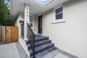 تفاصيل الفندق من الخارج