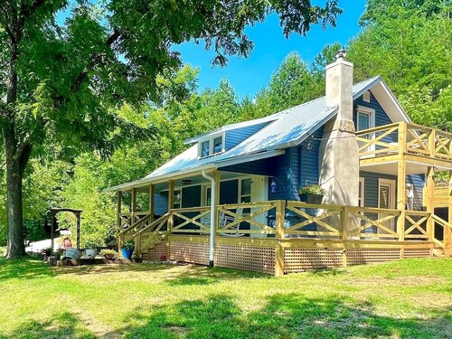 Riverside Relaxer Cottage w/Hot Tub+LRG deck+fireplace, w/ Little TN River View