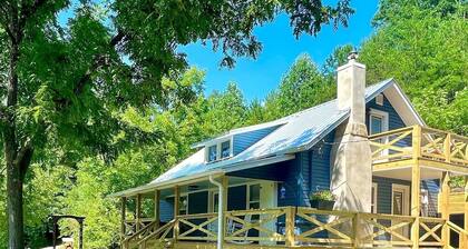 Riverside Relaxer Cottage w/Hot Tub+LRG deck+fireplace, w/ Little TN River View