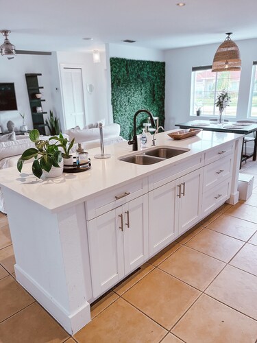 Spacious and fully renovated home, free parking