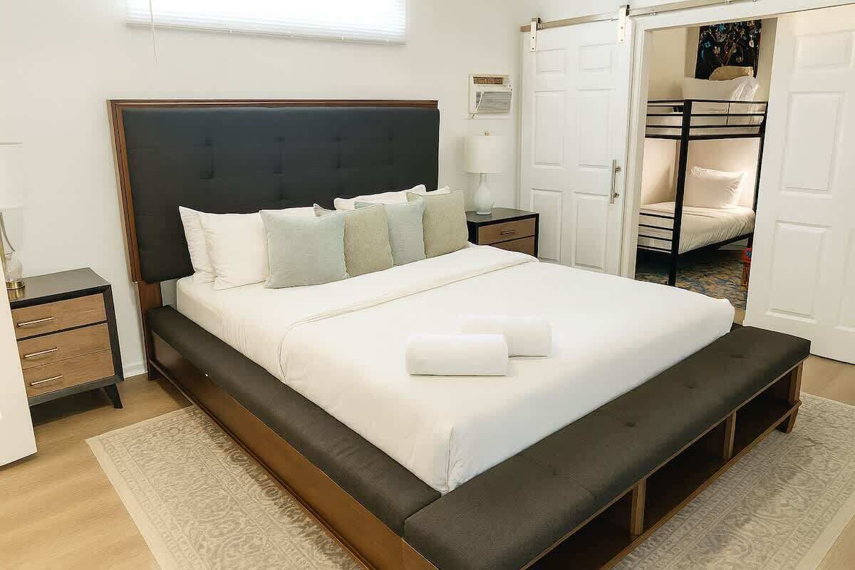 4 bedrooms, desk, iron/ironing board, free WiFi