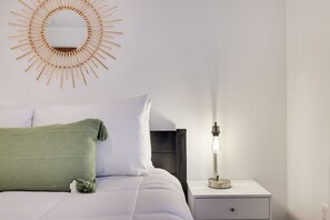 4 Schlafzimmer, Schreibtisch, Bügeleisen/Bügelbrett, Reisekinderbett