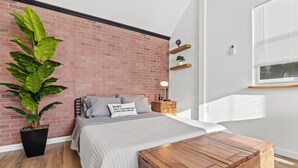 1 室のベッドルーム、デスク、旅行用ベビーベッド、WiFi (無料)