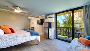 Una scrivania, ferro/asse da stiro, Wi-Fi gratuito, lenzuola