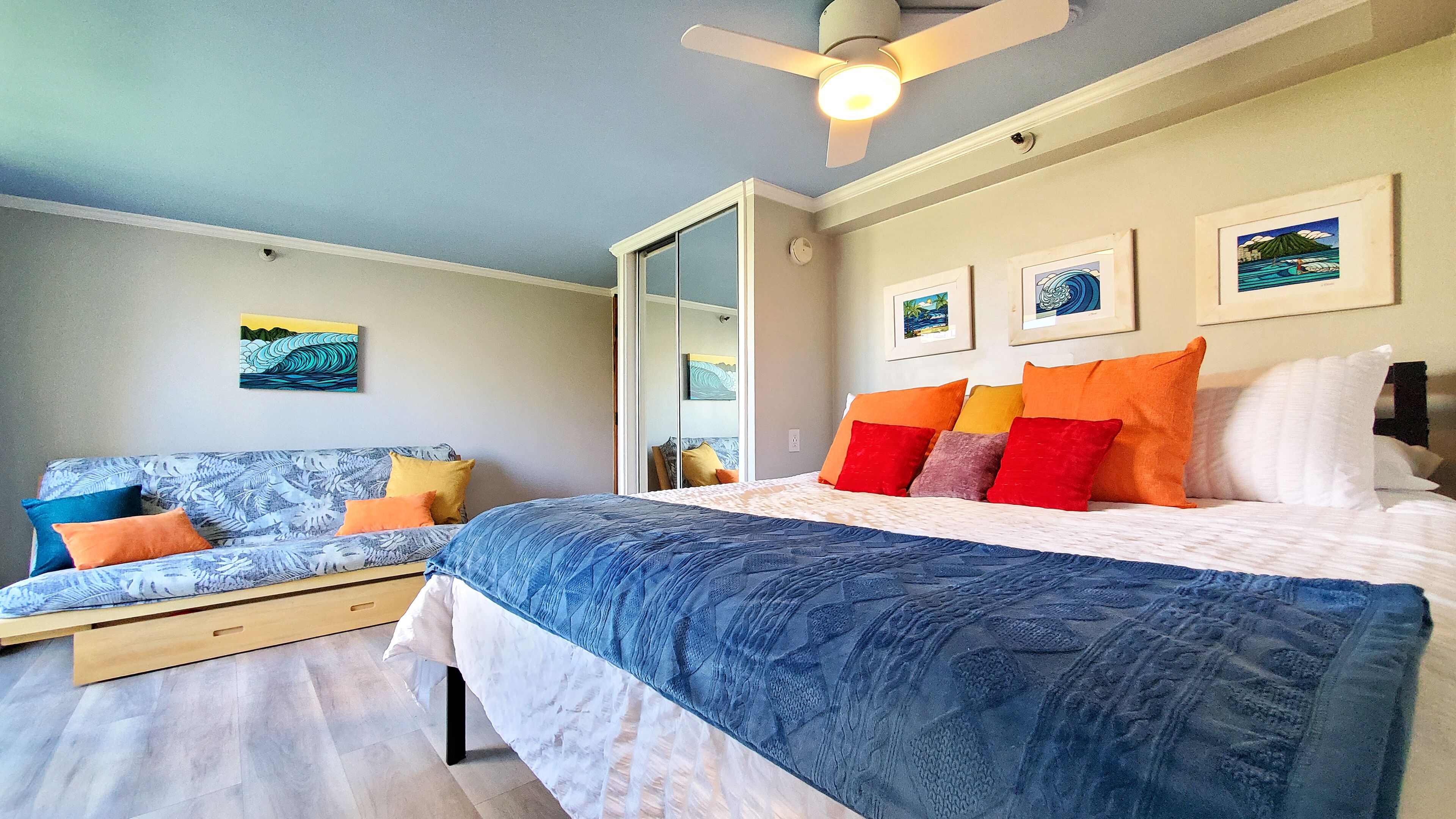 7th floor Dreamy King bed Studio plus Futon and all modern touches