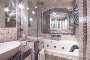 Duschwanne, Haartrockner, Bidet