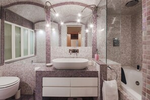 Combined shower/tub, hair dryer, bidet - Apartments Florence - Architech House with swimming pool (Firenze)