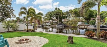 Lakehouse Living w/ Firepit and Boat Dock to relax and Enjoy the Sunset