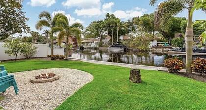 Lakehouse Living w/ Firepit and Boat Dock to relax and Enjoy the Sunset