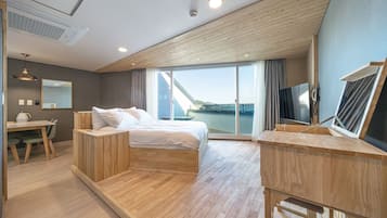 204B | Premium bedding, pillow-top beds, individually decorated